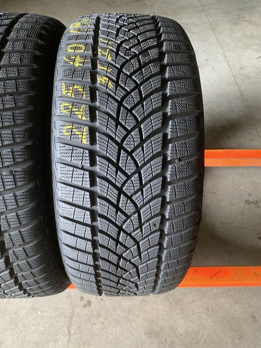 Anvelope iarna 225/40/19 Goodyear Ultra Grip Performance 225 40 19 R19