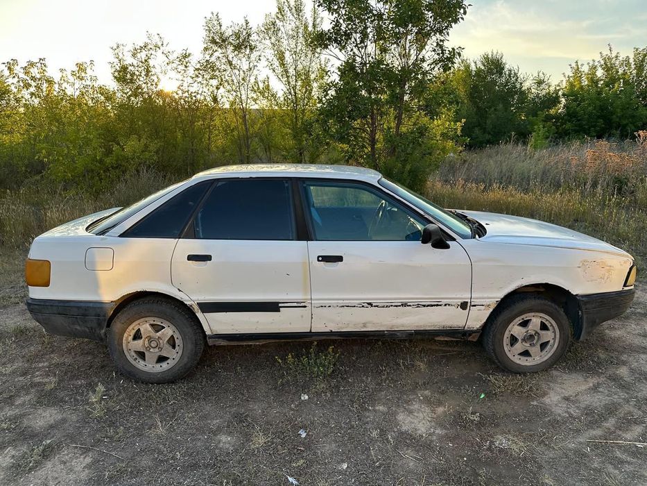 В продаже Ауди 80 б3