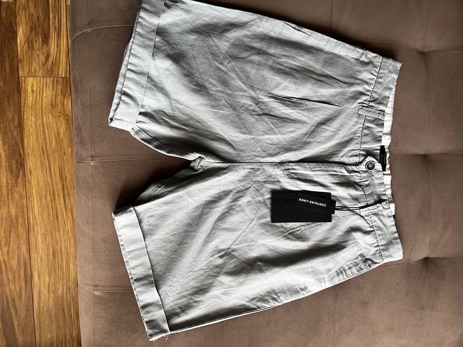 Дънки чисто нови