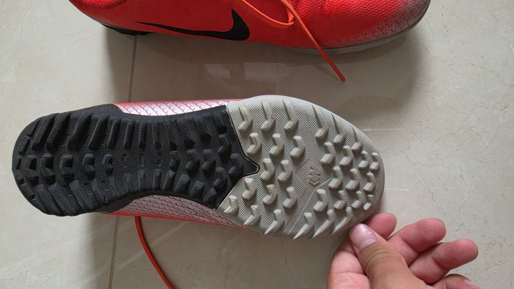 Футбольные кросовки шиповки Nike 38 размер