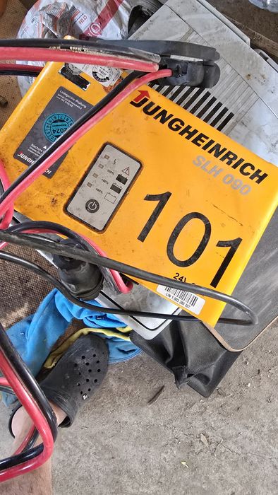 De vanzare incarcator 24 v