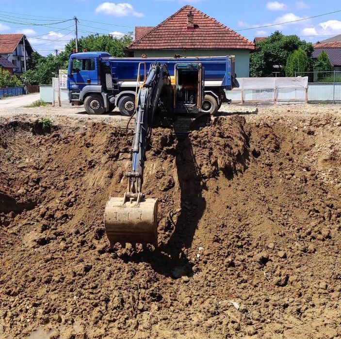 Excavator pe senile cu picon, excavari , demolari , transport