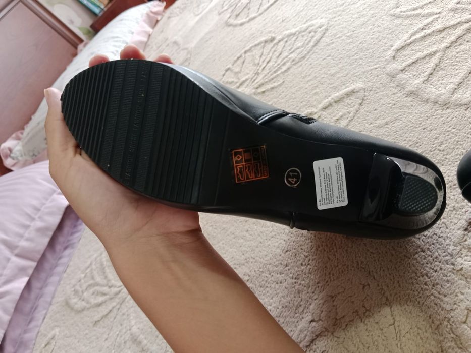 Продам женские сапоги