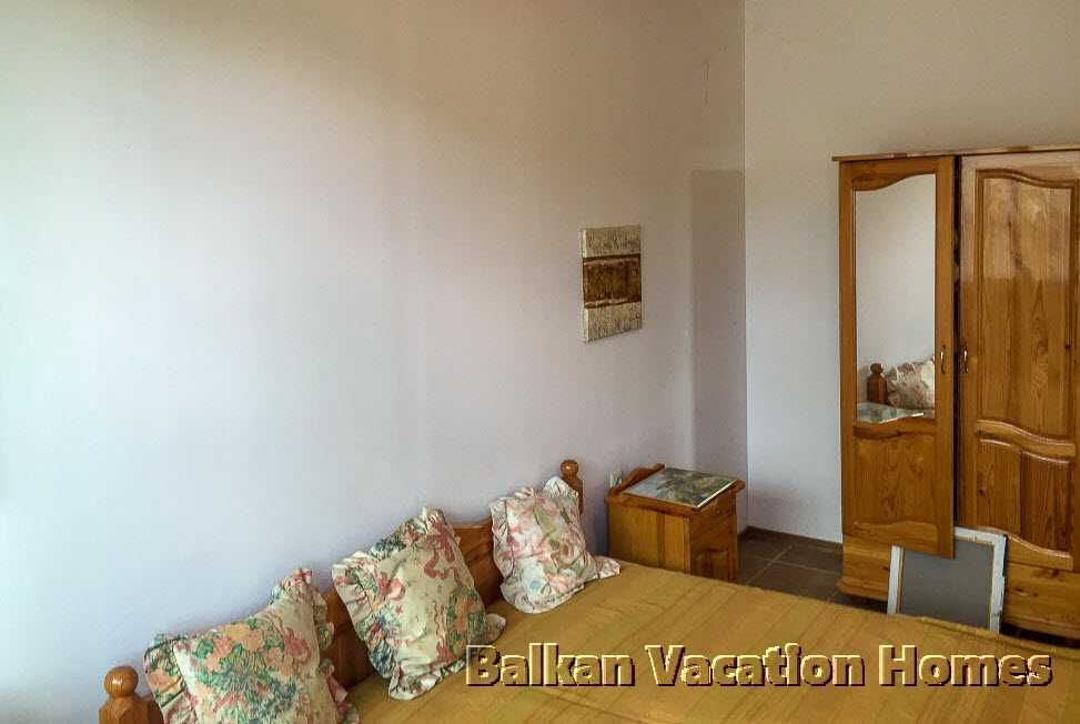 Просторен тристаен апартамент в комплекс в покрайнините на Балчик