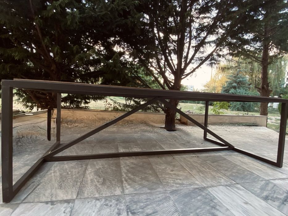 Голяма трапезна маса от орехово дърво