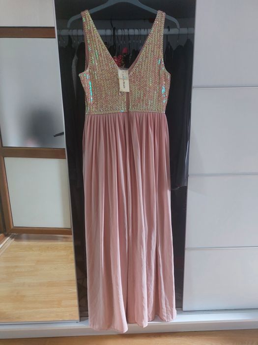 Vând rochițe de ocazie noi