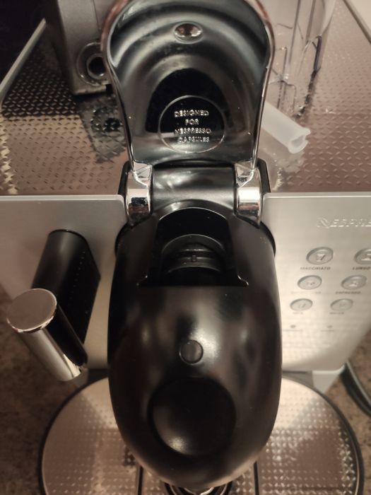 Nesspresso Lattissima Premium EN720 pt pieseM