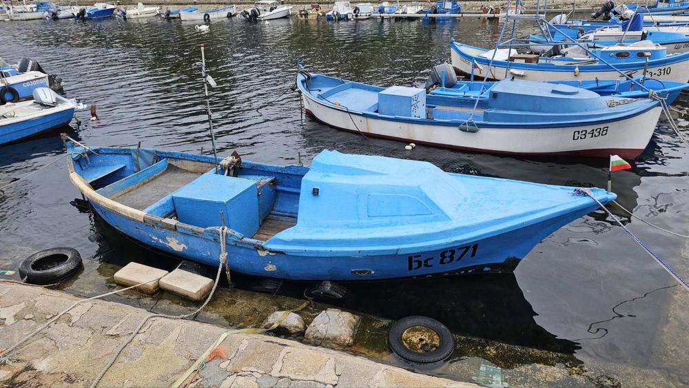 Продавам лодка