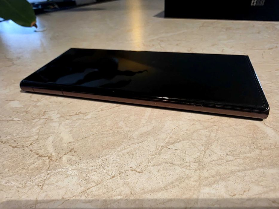 Продавам Телефон