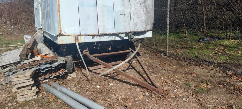 Фургон стар с две стаи