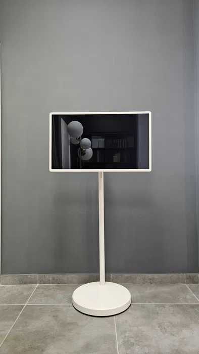 Touchscreen монитор за презентация 32"
