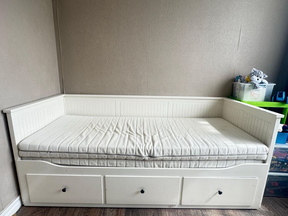 Продам детскую кровать IKEA