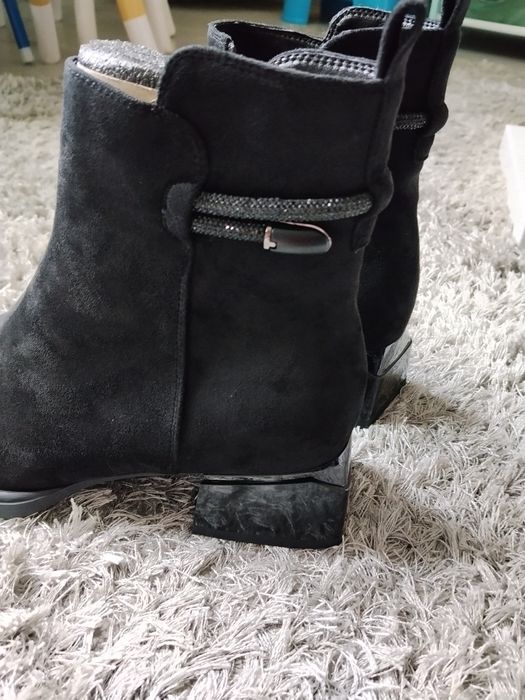 Дамски боти от естествен велур