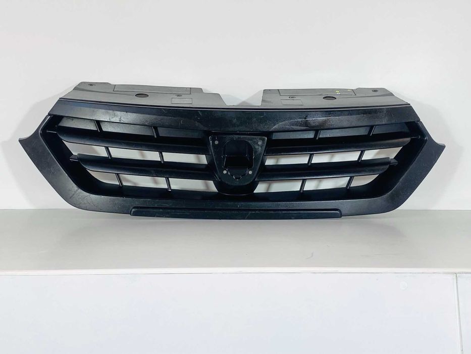 решетка радиаторна Dacia Dokker 2012-2018 г. #1048V.