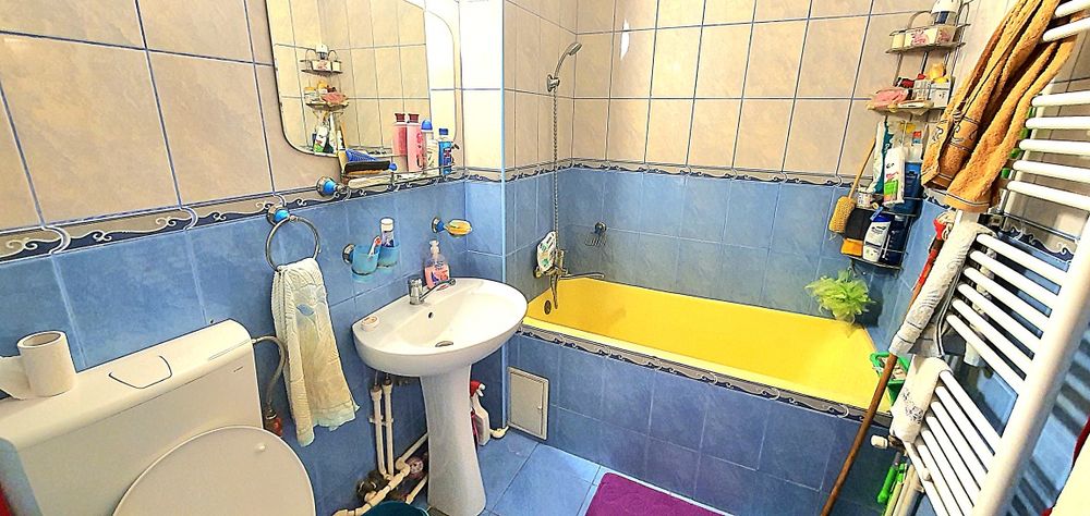 Vând apartament 2 camere confort1, Tiglina1, lăngă Orășelul Copiilor, etaj 3, zonă verde foarte linistită.