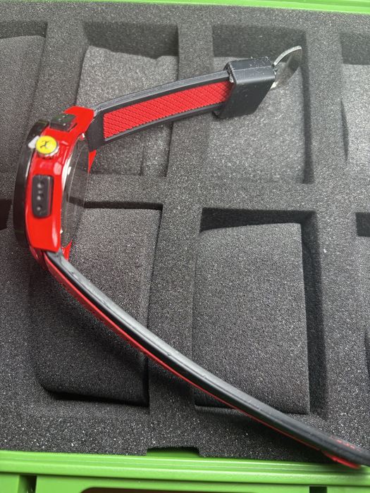 Ferrari scudea Червен