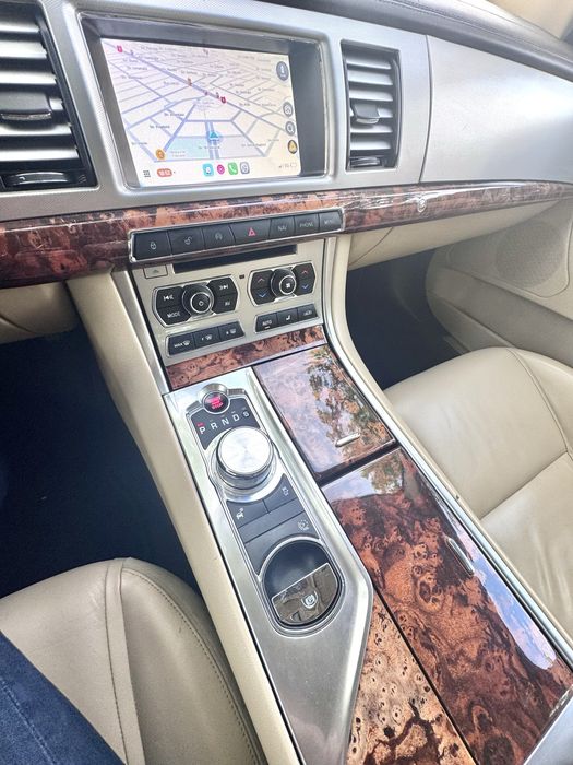 Jaguar XF impecabil