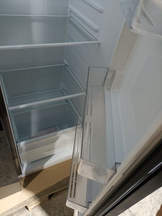 TCL P520SBBG новый холодильник