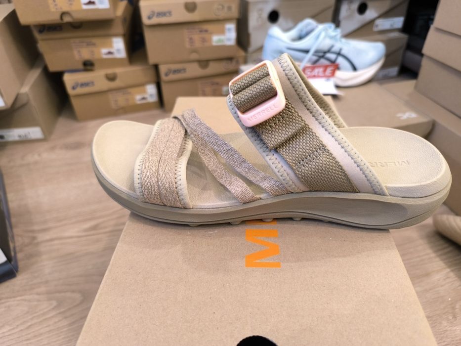 Нови Оригинални  дамски сандали Merrell , налични номера /41/
