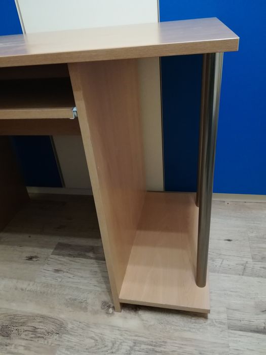 Бюро за настолен компютър