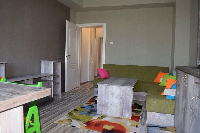 Дава се под наем Тристаен апартамент в Пловдив, Кършияка - 68 кв.м за 459 € - Снимка #1