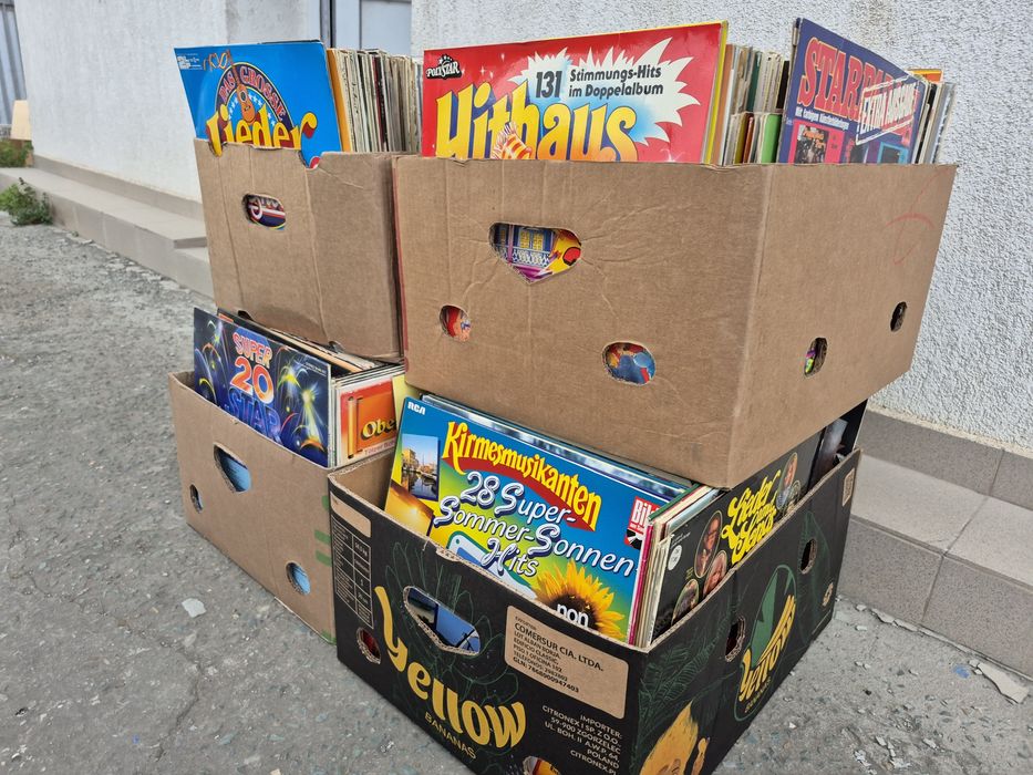 Lot 200LP (bucati) Discuri Vinil colectie muzica usoara mixta

- Tot