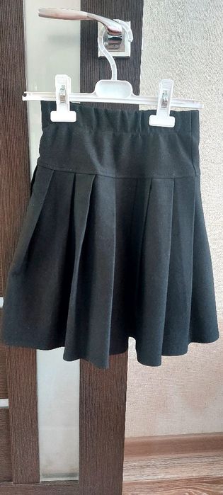 Продам школьную юбку 36 рр
