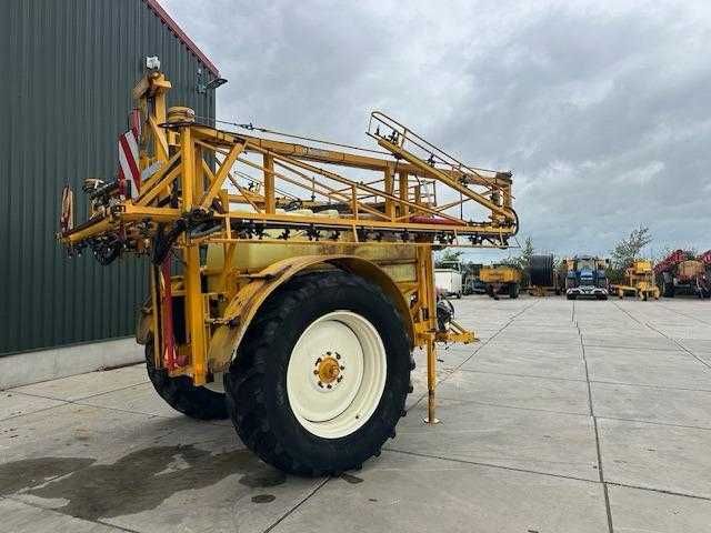 Masina de erbicidat Dubex - 2500 Litri , latime 27 m