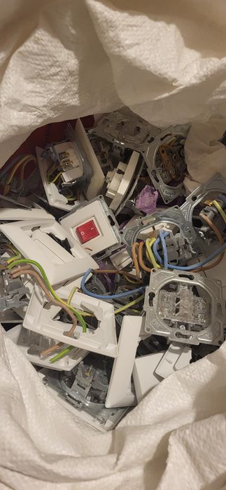 Ключове и контакти