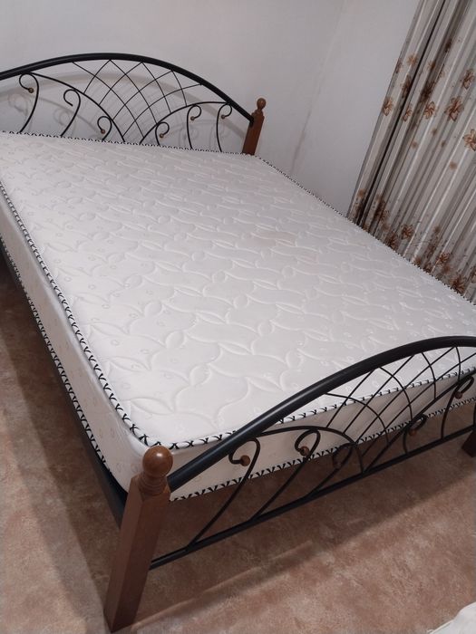 Продам кровать с матрасом
