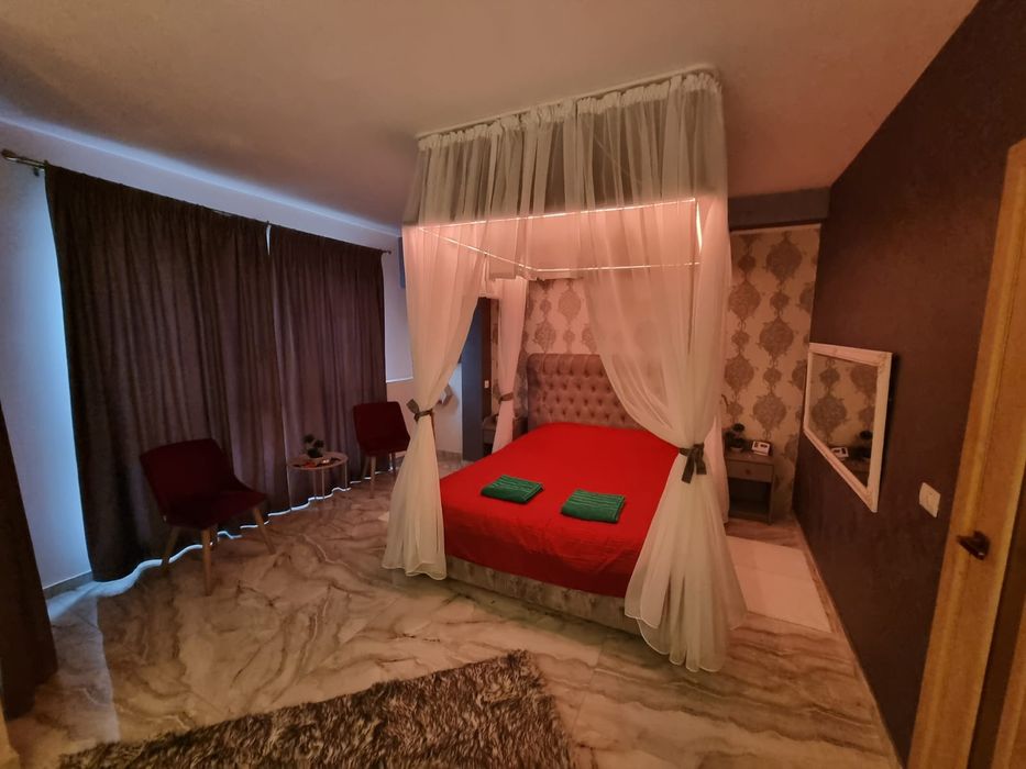 Regim Hotelier. Jacuzzi și baldachin. AFI PLAZA