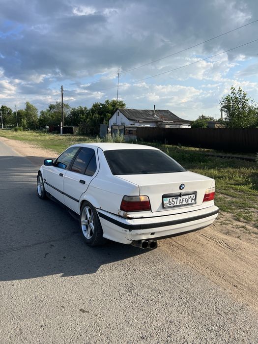 Продам  машину БМВ 318