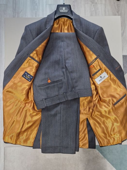 Costum Seroussi gri cu insertii portocalii, 100% lana, marimea 48