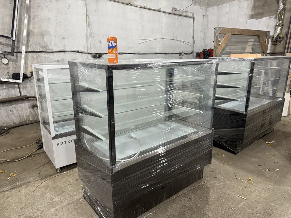 Витринный холодильник кондитерская витрина