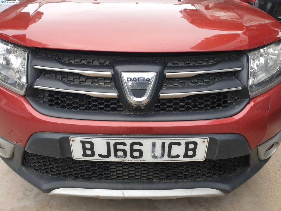 Grila Centrala cu Emblema Sigla de pe Bara Spoiler Fata Dacia Sandero 2 Stepway 2012 - 2016 [Q0121]