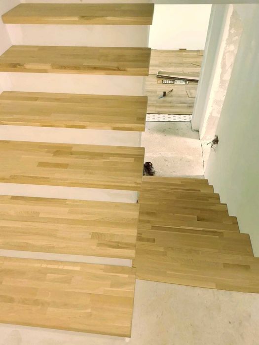 Trepte lemn masiv pentru scari / Asiguram MONTAJ