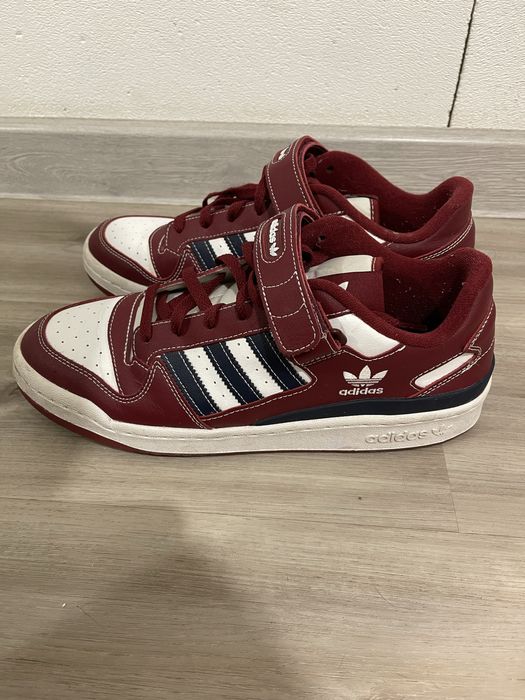 Фирменные кроссовки Адидас