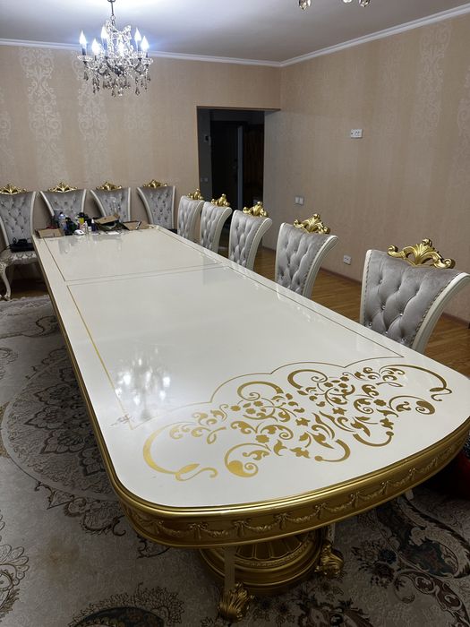 Продаётся стол и 20 стульев
