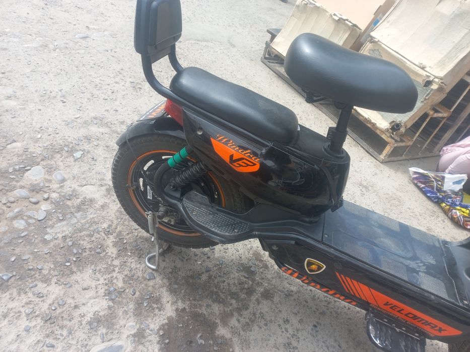 Skuter velomax yomkost 60km