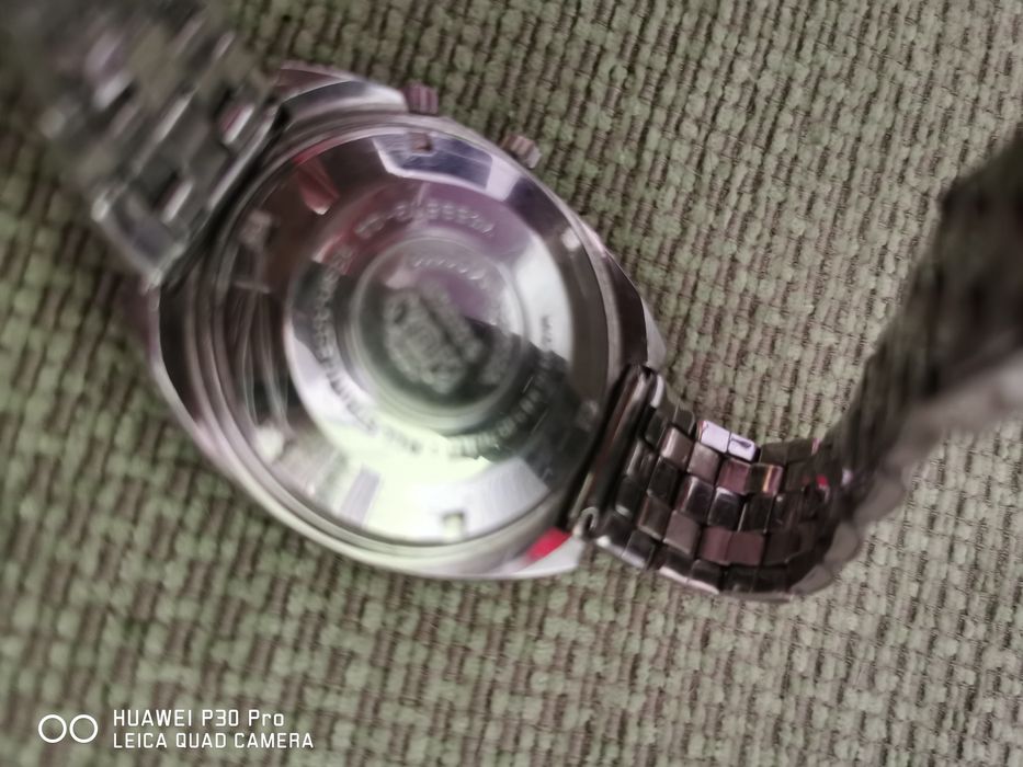 Продавам часовници orient