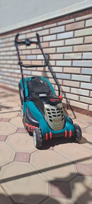 Газона косилка BOSCH продаётся
