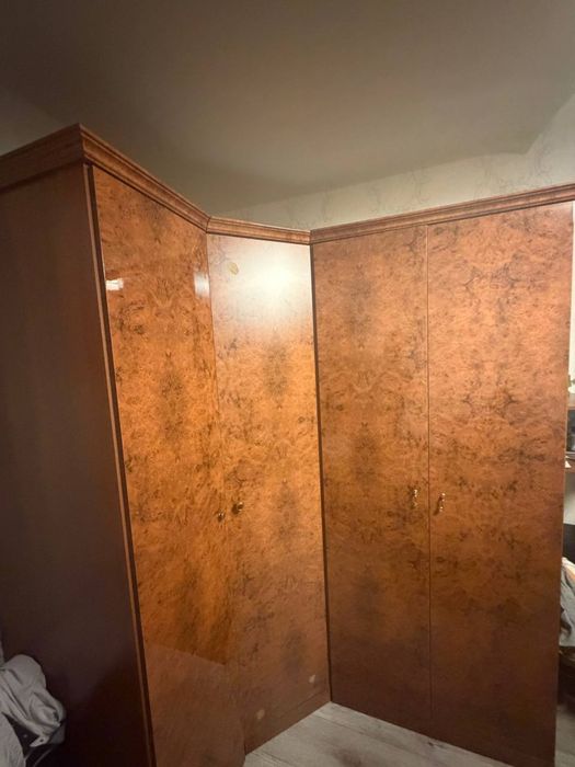 Продам угловой шкаф