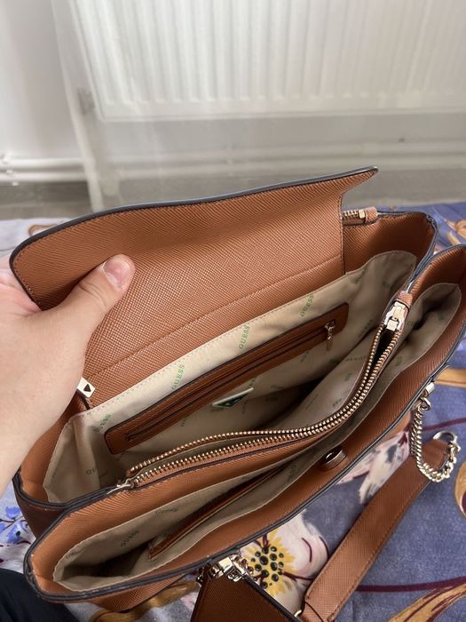 Vand Geanta GUESS originală