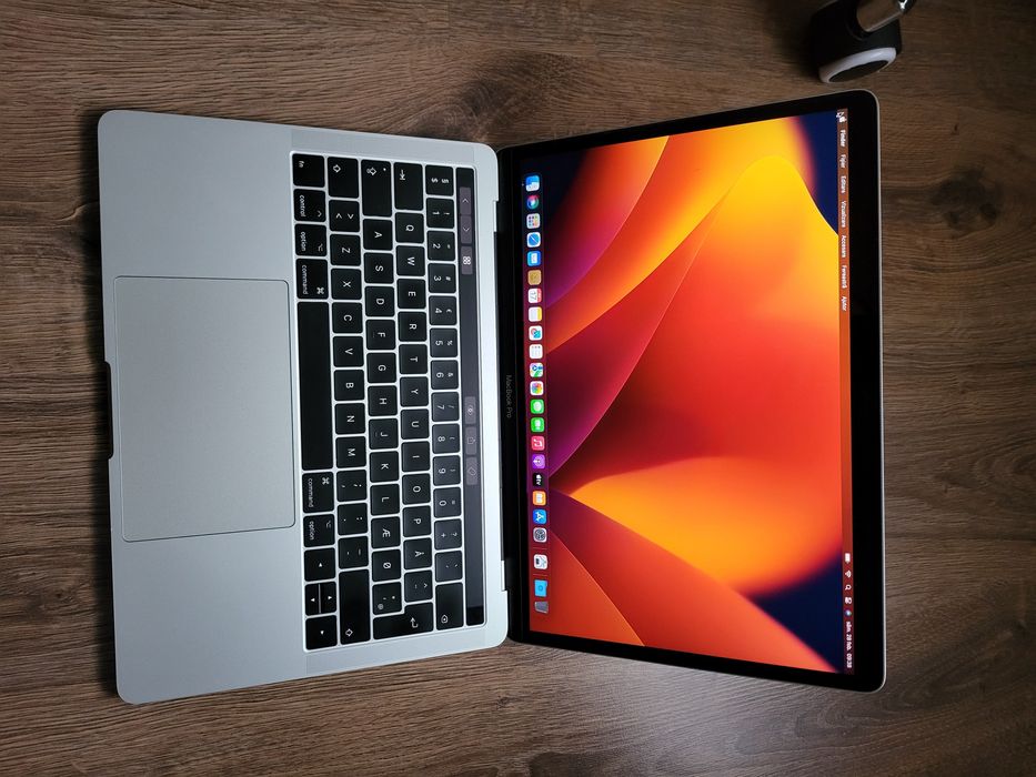 Macbook pro retina touchbar 2017 schimb cu placa  RTX