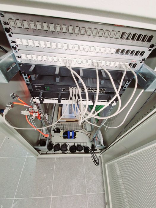 Cabinet/Dulap Server Rack, 19" 24U