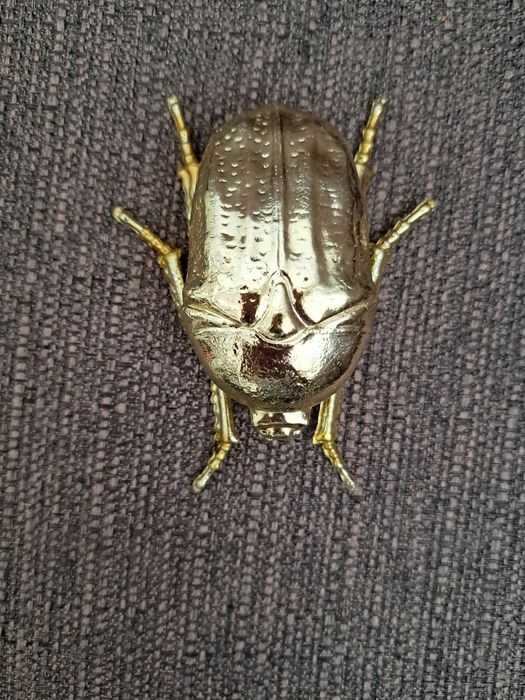 Пластмасов бръмбар за декорация