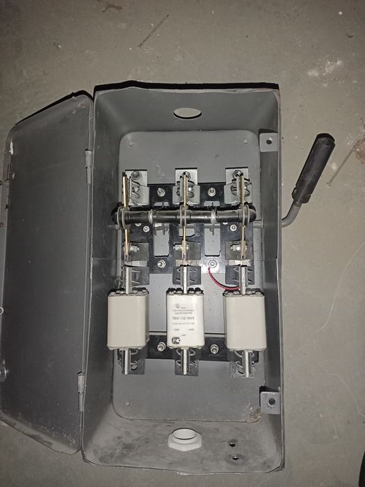 Продам  рубильник на 250А