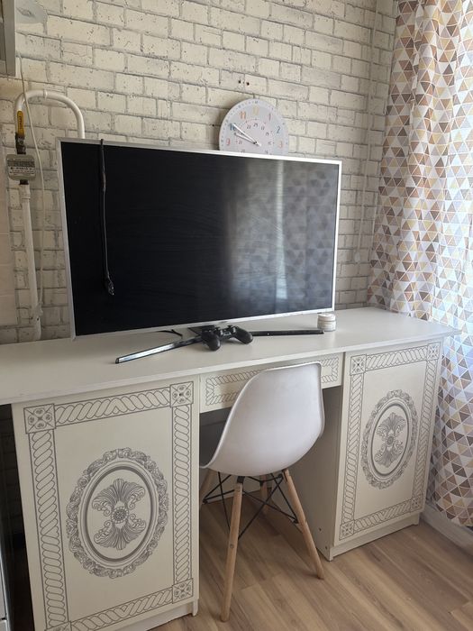 Продам телевизор и подставку