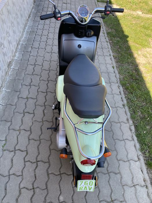 Moto  RETRO SCUTER benelli 9000 km impecabil