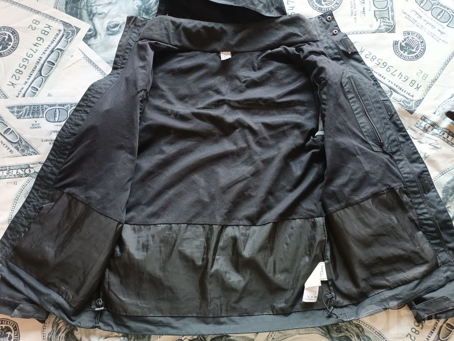 Оригинальная ветровка Decathlon